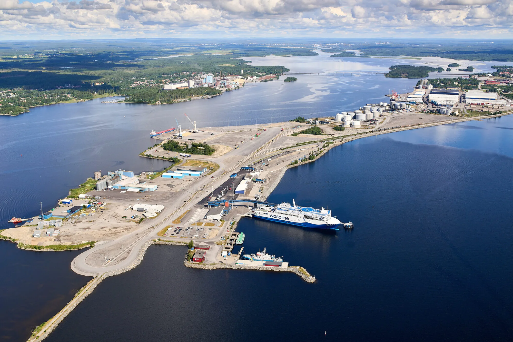 Nu kan fartyg laddas i Umeå hamn